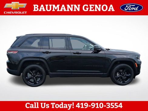 Used 2023 Jeep Grand Cherokee Altitude AWD/4WD image 7
