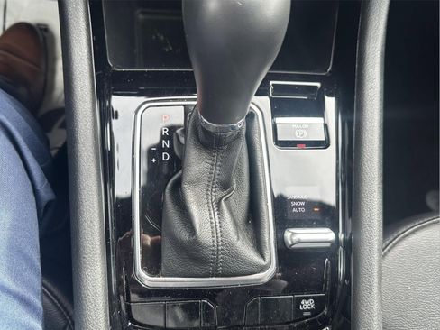 Used 2025 Jeep Compass Limited image 24