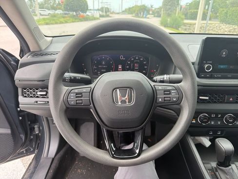 Used 2023 Honda Accord EX image 17