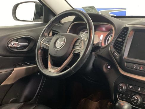 Used 2018 Jeep Cherokee Limited AWD/4WD image 10