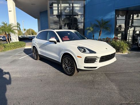 Used 2022 Porsche Cayenne image 2