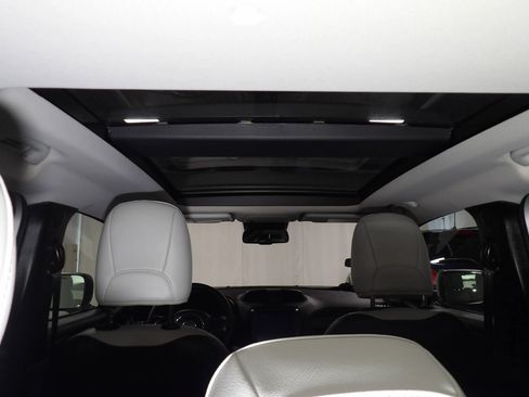 Used 2021 Jeep Renegade Limited w/ Sun & Sound Group image 8