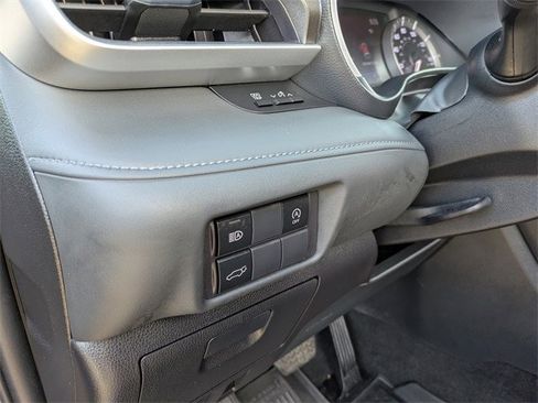 Used 2023 Toyota Highlander L image 24