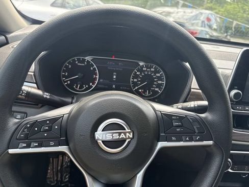 Used 2024 Nissan Altima 2.5 SV FWD image 30