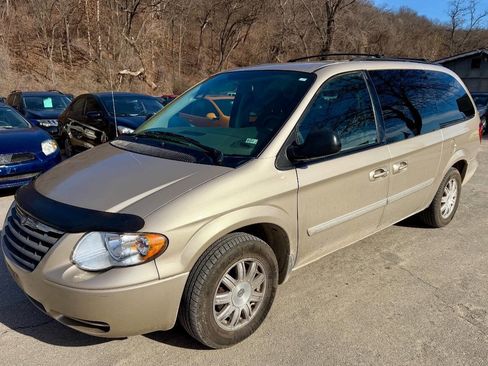 Used 2006 Chrysler Town & Country Touring image 1