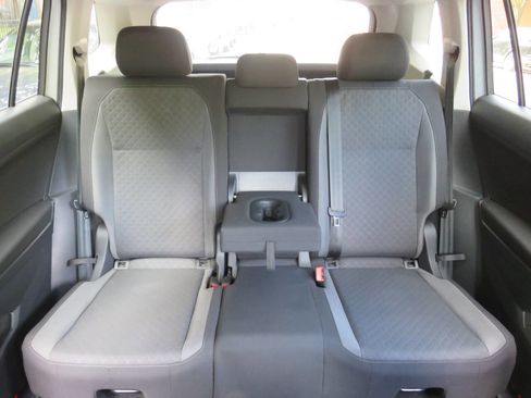 Used 2019 Volkswagen Tiguan S image 21