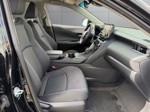 Used 2021 Toyota Venza LE image 7