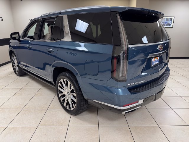 Used 2025 Cadillac Escalade Premium Luxury Platinum AWD/4WD image 4