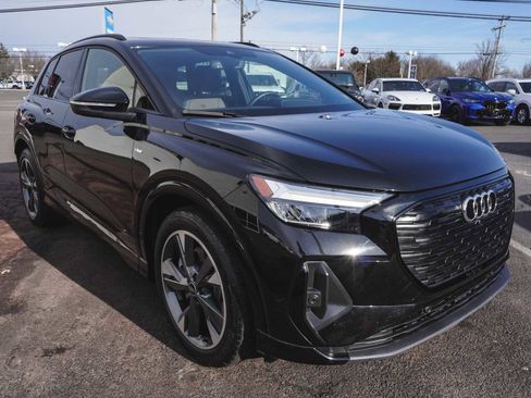 Used 2025 Audi Q4 e-tron Premium Plus image 3