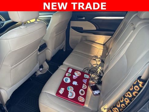 Used 2018 Toyota Highlander XLE image 5
