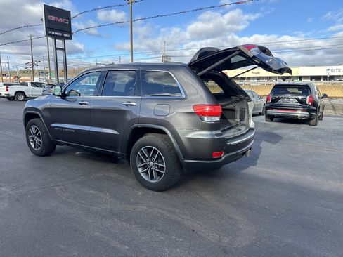 Used 2018 Jeep Grand Cherokee Limited image 6