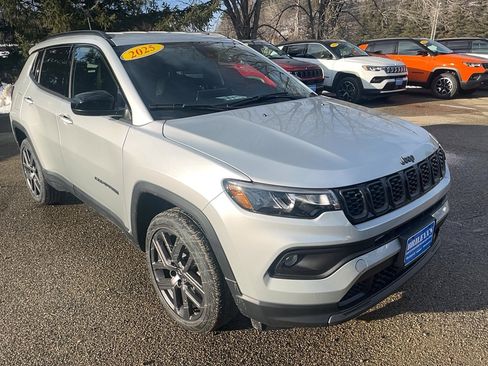 New 2026 Jeep Compass Latitude image 3