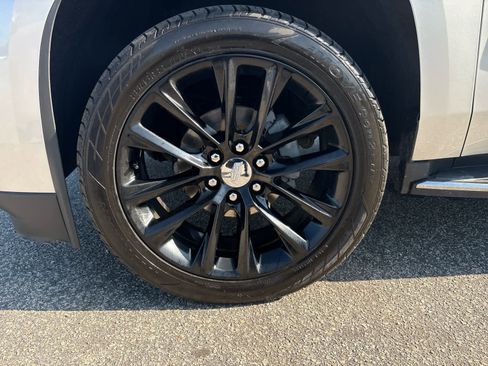 Used 2019 Cadillac Escalade Luxury image 32