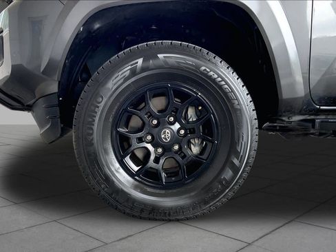 Used 2022 Toyota Tacoma SR5 w/ Technology Package RWD image 11