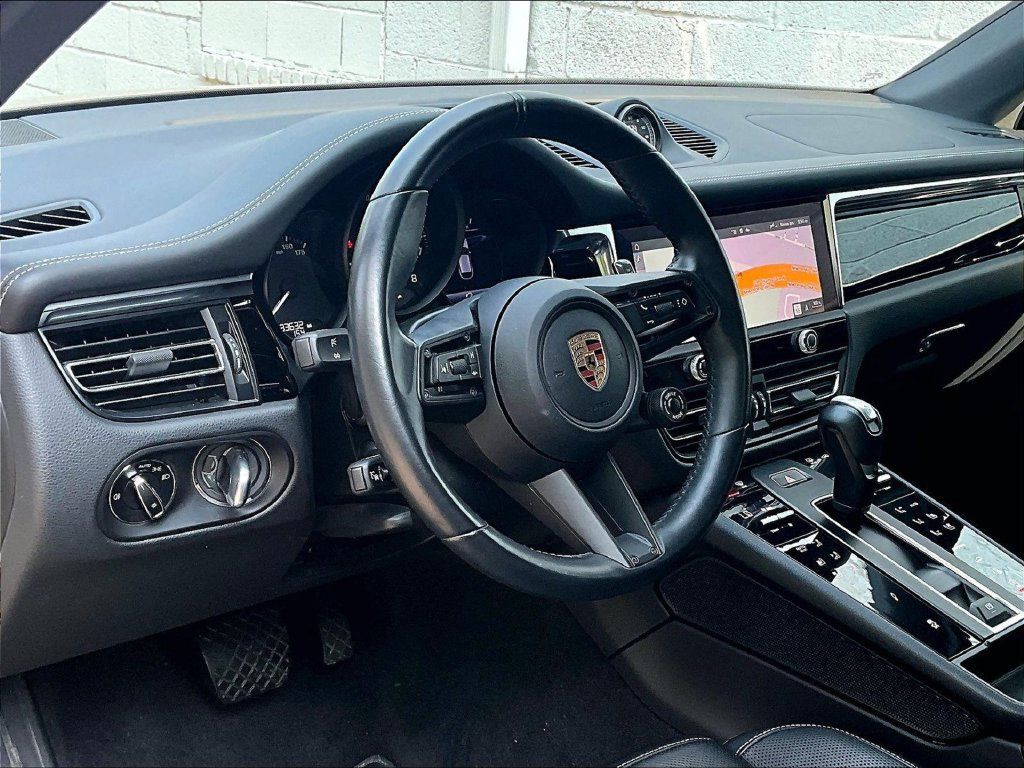 Certified 2023 Porsche Macan Turbo AWD/4WD image 4
