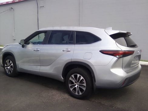 Used 2024 Toyota Highlander XLE image 13