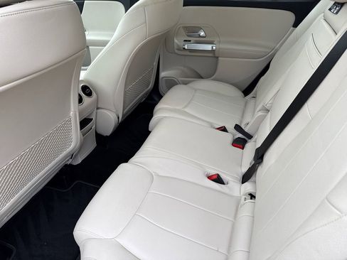 Used 2022 Mercedes-Benz GLB 250 image 17