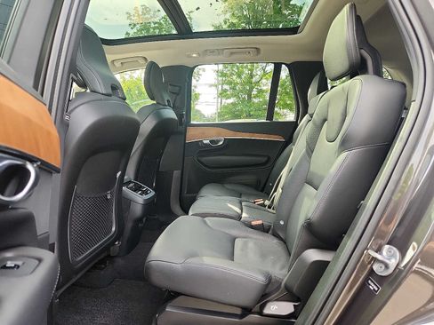 Certified 2023 Volvo XC90 B5 Plus w/ Protection Package AWD/4WD image 10