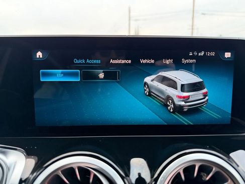 Used 2020 Mercedes-Benz GLB 250 4MATIC w/ Premium Package image 20