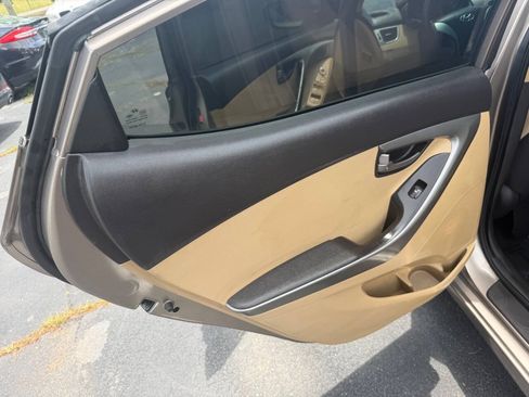 Used 2012 Hyundai Elantra GLS FWD image 14