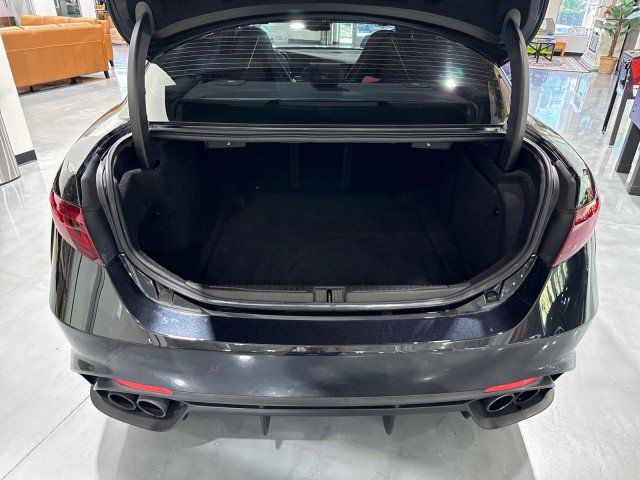 Used 2018 Alfa Romeo Giulia Quadrifoglio w/ Driver Assist Dynamic Package RWD image 46
