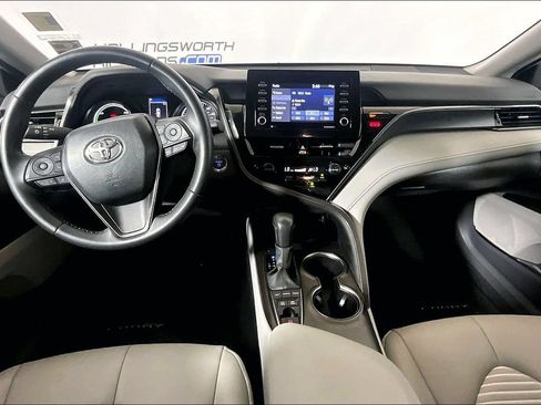 Used 2024 Toyota Camry SE FWD image 11