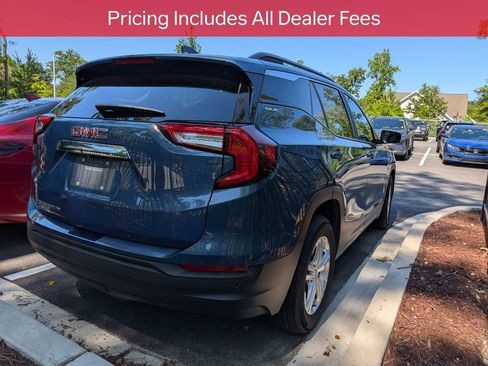 Used 2024 GMC Terrain SLE w/ Driver Convenience Package FWD image 6
