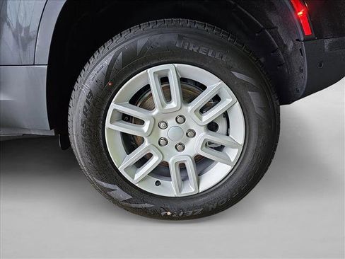 New 2025 Land Rover Defender 110 S image 30