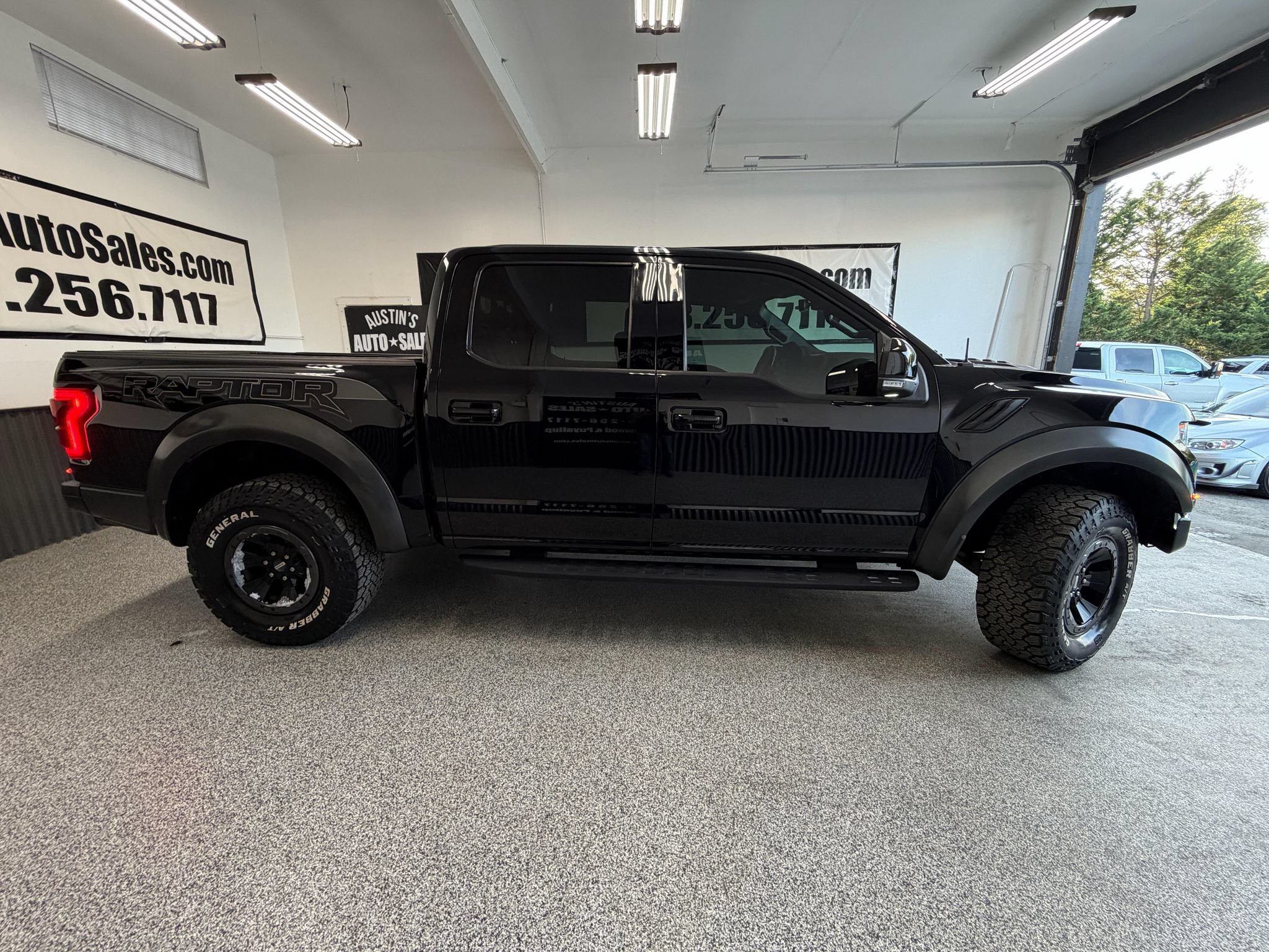 Used 2017 Ford F150 Raptor w/ Equipment Group 802A Luxury AWD/4WD image 2