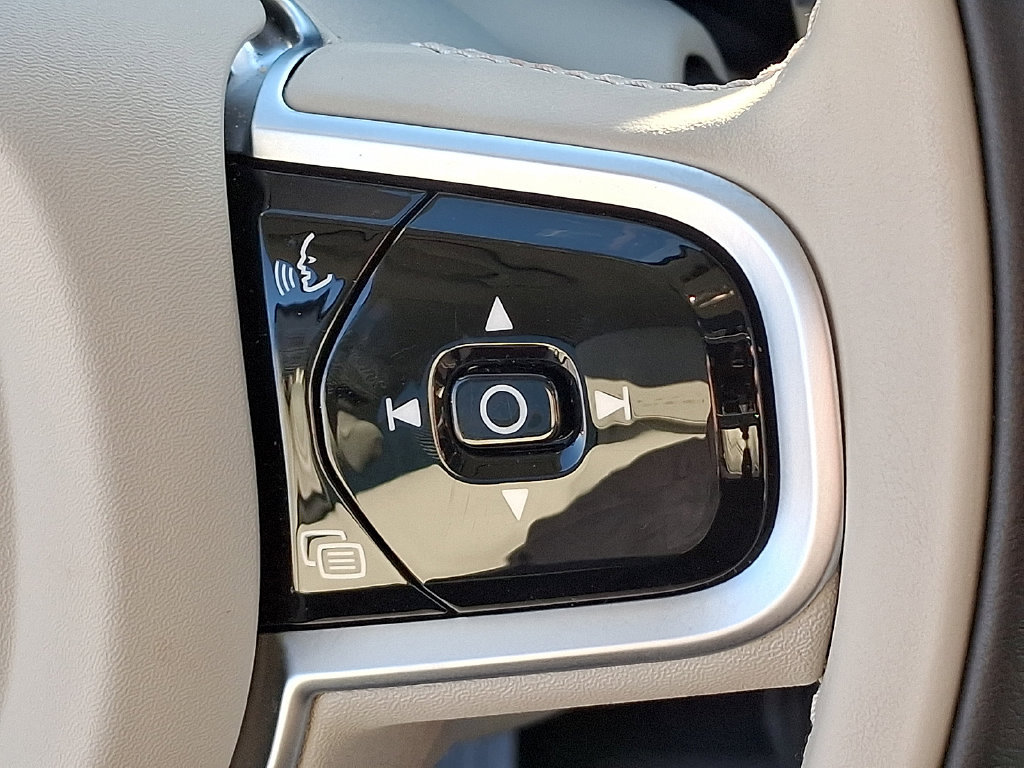 Certified 2026 Volvo XC60 B5 Ultra AWD/4WD image 24