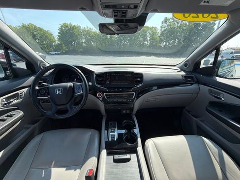 Certified 2020 Honda Pilot Touring image 12