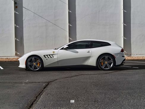 Used 2018 Ferrari GTC4Lusso image 2