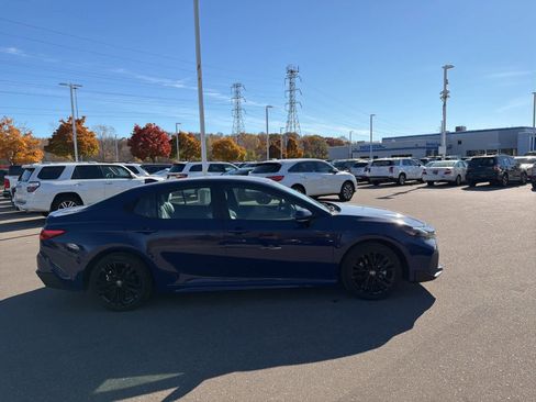 Used 2025 Toyota Camry SE image 14