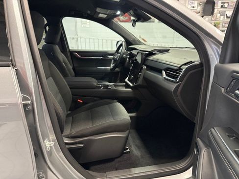 Used 2025 GMC Acadia Elevation FWD image 29