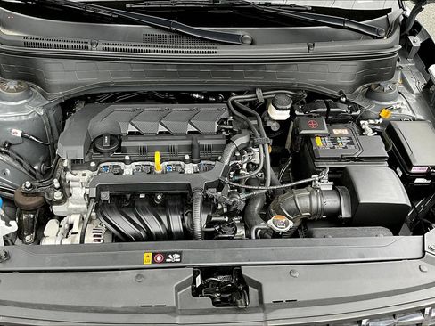 Used 2025 Hyundai Venue SEL FWD image 29