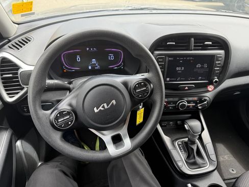 Used 2024 Kia Soul LX w/ Option Group 015 FWD image 8