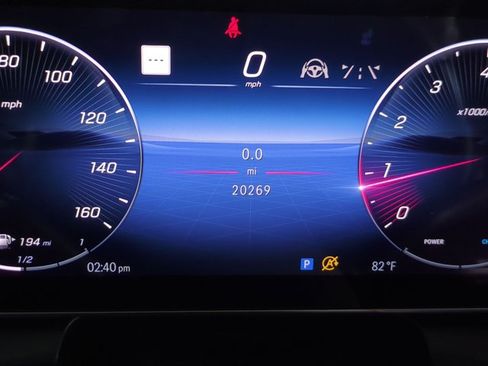 Used 2024 Mercedes-Benz GLC 300 4MATIC image 11