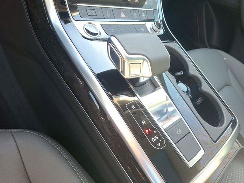 New 2025 Audi Q8 Premium image 13