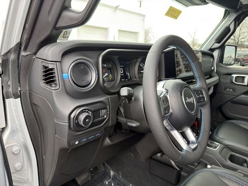 Used 2024 Jeep Wrangler High Altitude image 21