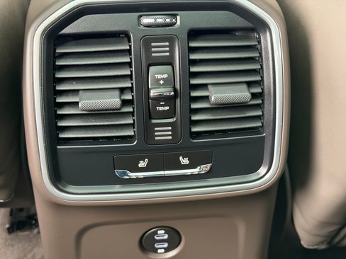 Certified 2023 Porsche Macan image 23