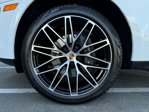 Certified 2026 Porsche Macan AWD/4WD image 12