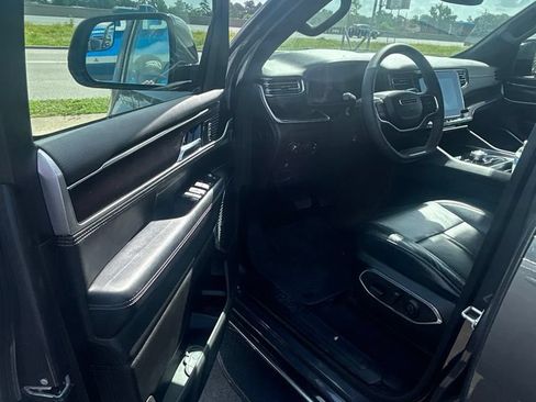 Used 2024 Jeep Wagoneer 4WD image 9