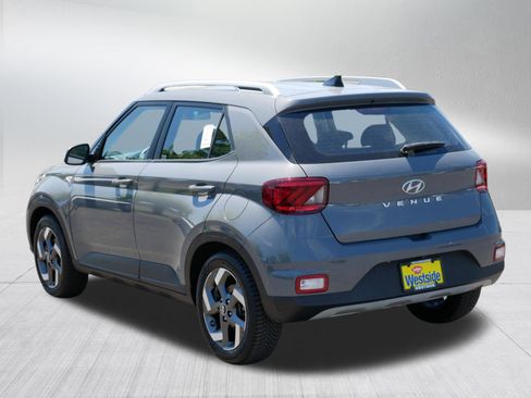 Used 2021 Hyundai Venue SEL FWD image 5