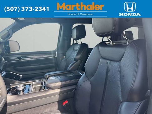 Used 2024 Jeep Wagoneer Series II w/ Flexible Seating Group AWD/4WD image 10