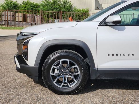 Used 2025 Chevrolet Equinox ACTIV w/ Safety and Technology Package FWD image 9