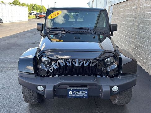 Used 2016 Jeep Wrangler Unlimited Sahara AWD/4WD image 36