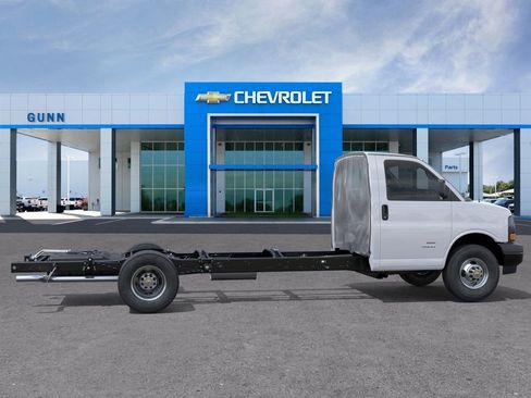 New 2025 Chevrolet Express 4500 w/ Power Convenience Package RWD image 5