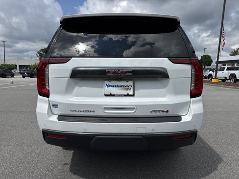 Used 2023 GMC Yukon AT4 w/ AT4 Premium Package AWD/4WD image 9