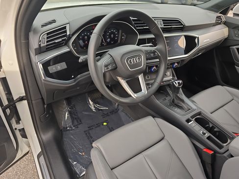 Used 2024 Audi Q3 2.0T Premium Plus w/ Premium Plus Package image 16