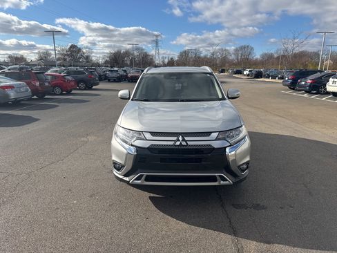 Used 2020 Mitsubishi Outlander AWD image 3